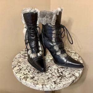 NWOT Moda Puison black booties. Size 8
